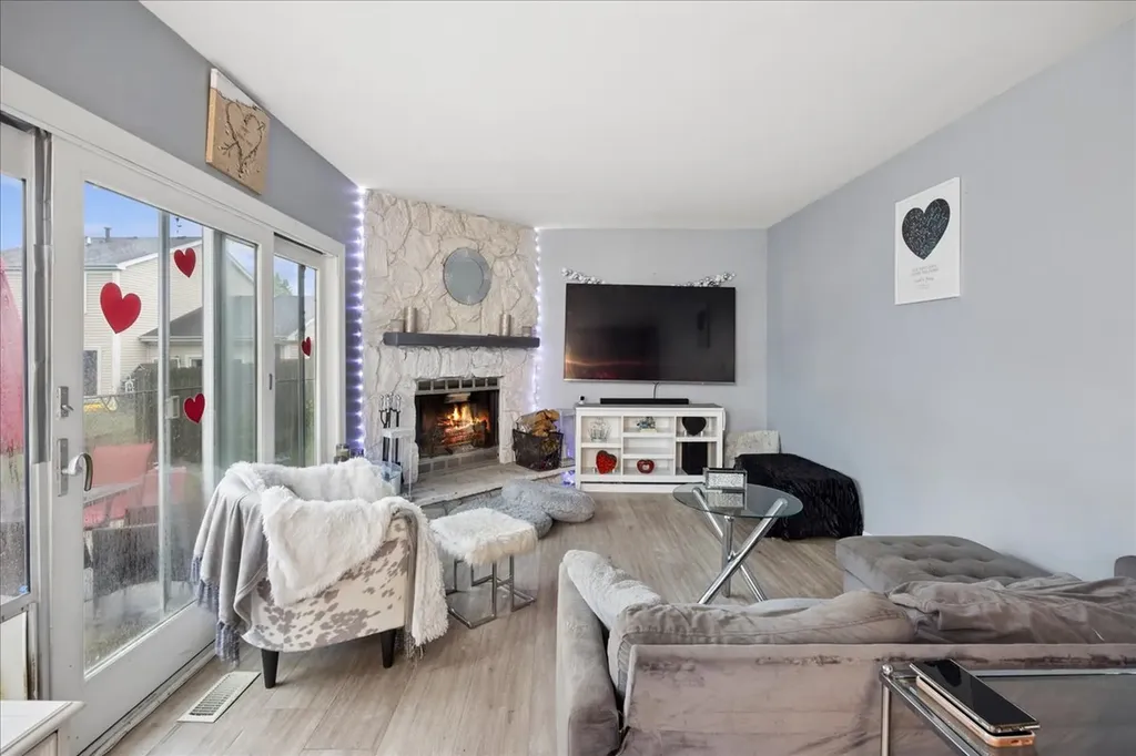 75 Rodenburg Road Roselle IL 60172