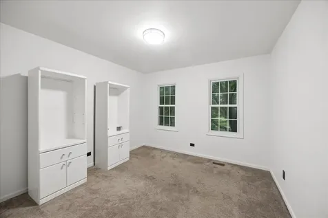 75 Rodenburg Road Roselle IL 60172