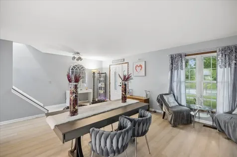 75 Rodenburg Road Roselle IL 60172