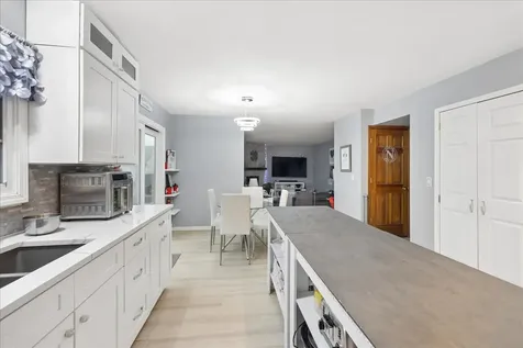 75 Rodenburg Road Roselle IL 60172