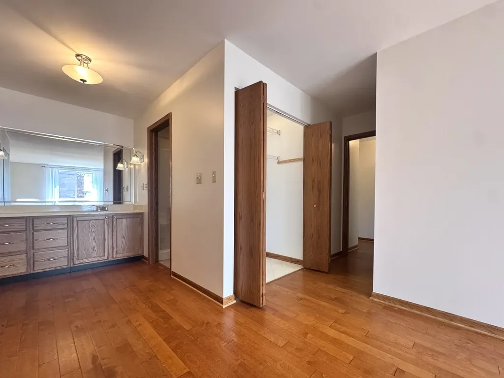 440 Raintree Court Glen Ellyn IL 60137