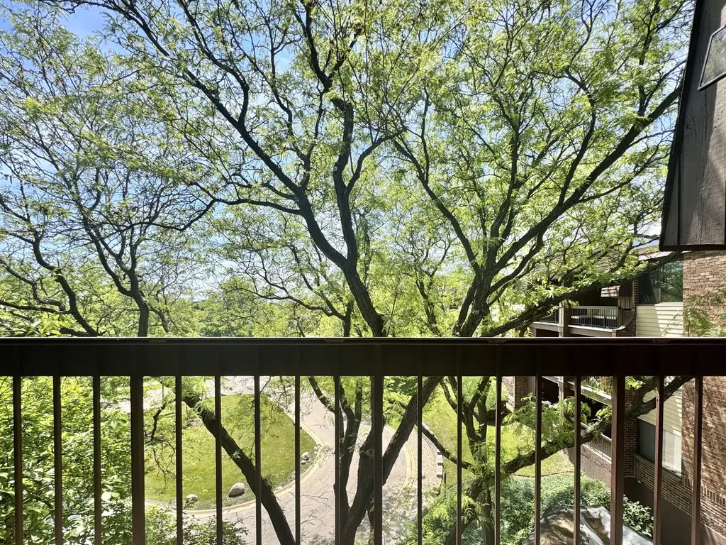 440 Raintree Court Glen Ellyn IL 60137