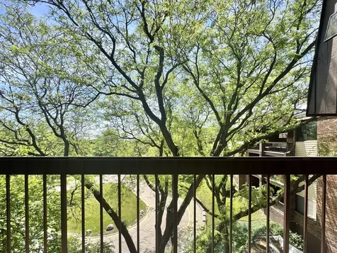 440 Raintree Court Glen Ellyn IL 60137