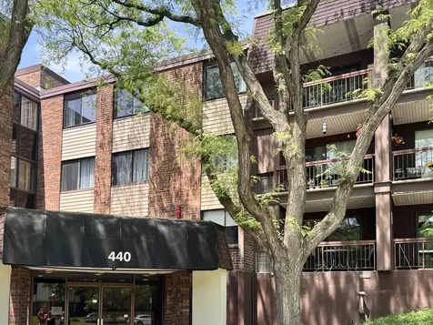 440 Raintree Court Glen Ellyn IL 60137