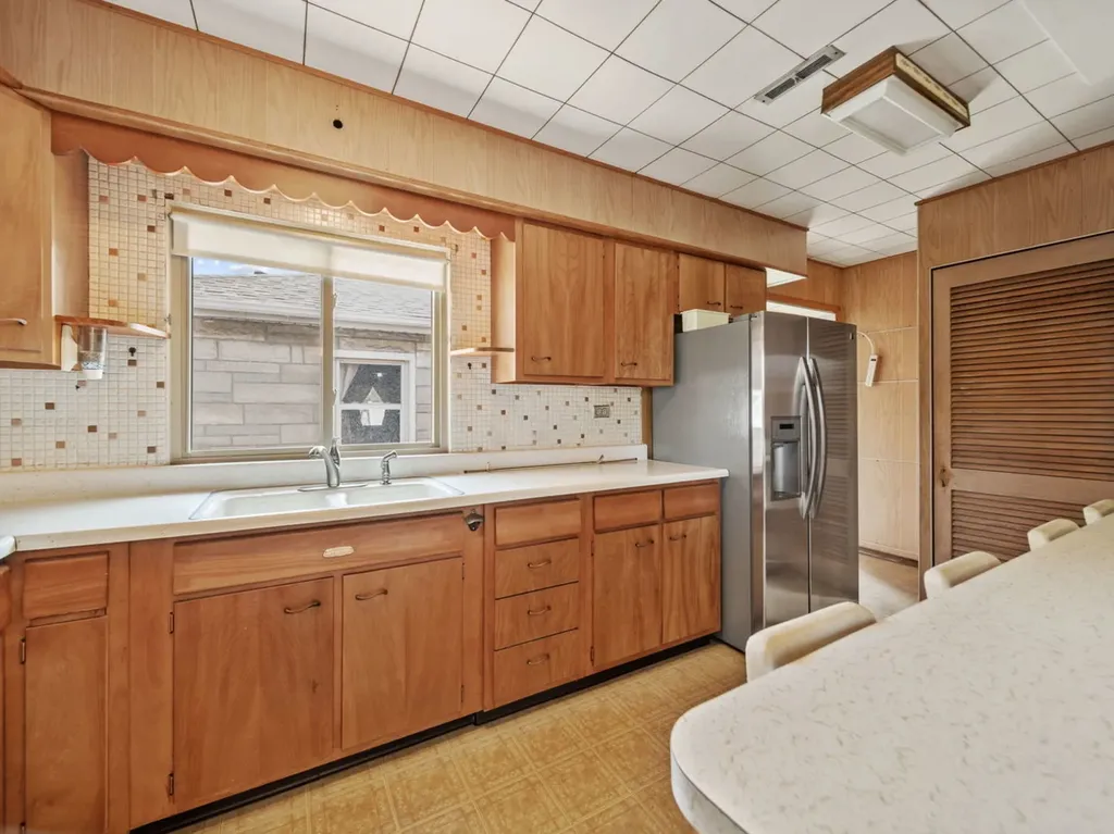 4N365 9TH Avenue Addison IL 60101