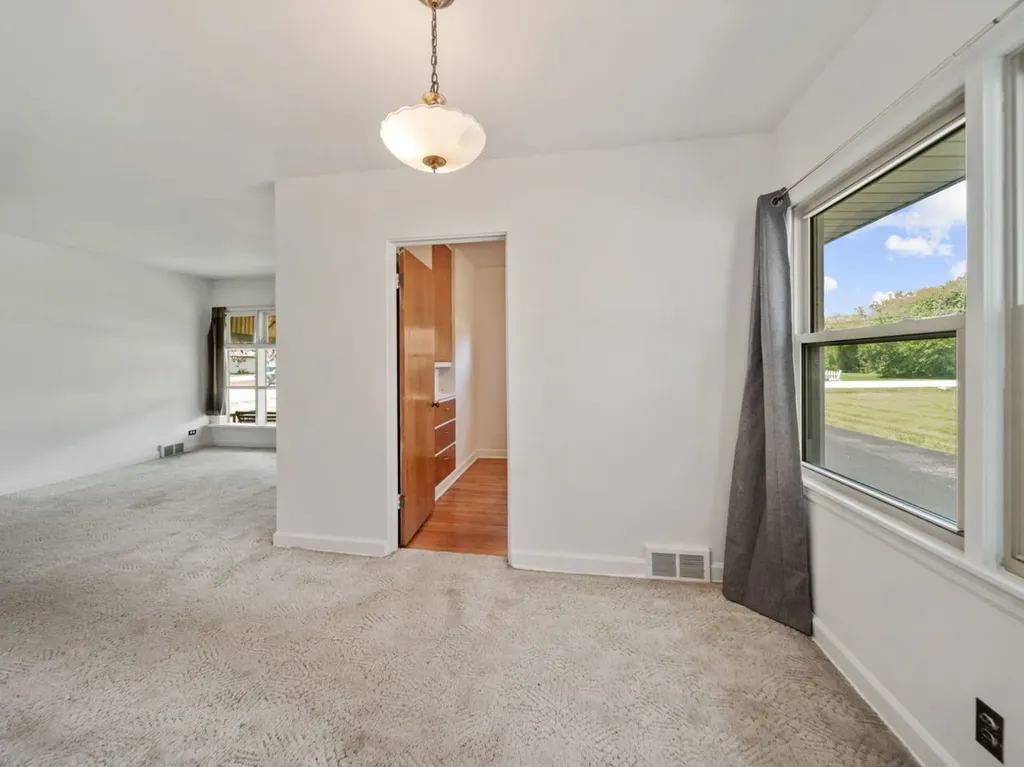 4N365 9TH Avenue Addison IL 60101