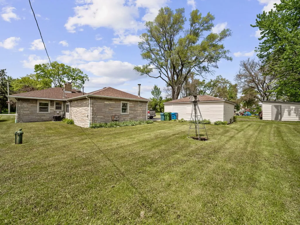4N365 9TH Avenue Addison IL 60101