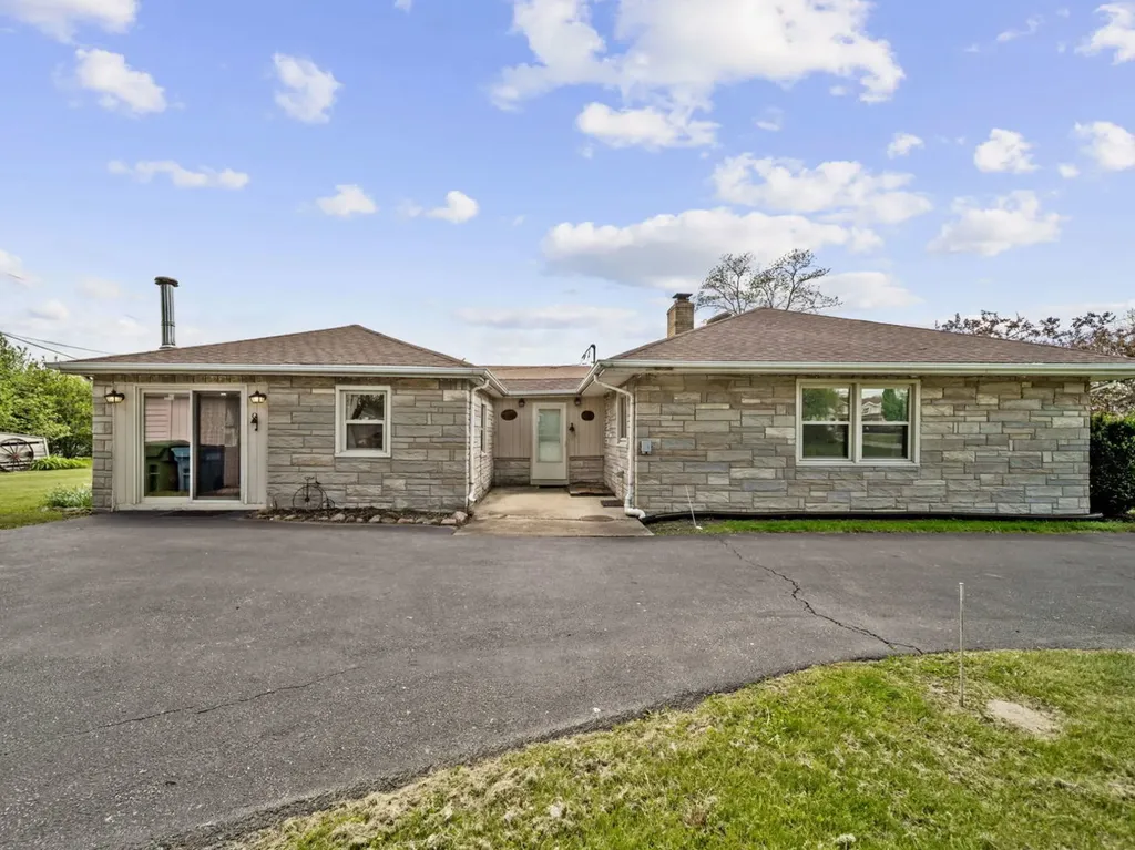 4N365 9TH Avenue Addison IL 60101