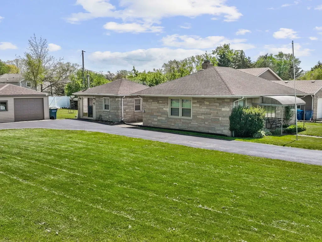 4N365 9TH Avenue Addison IL 60101