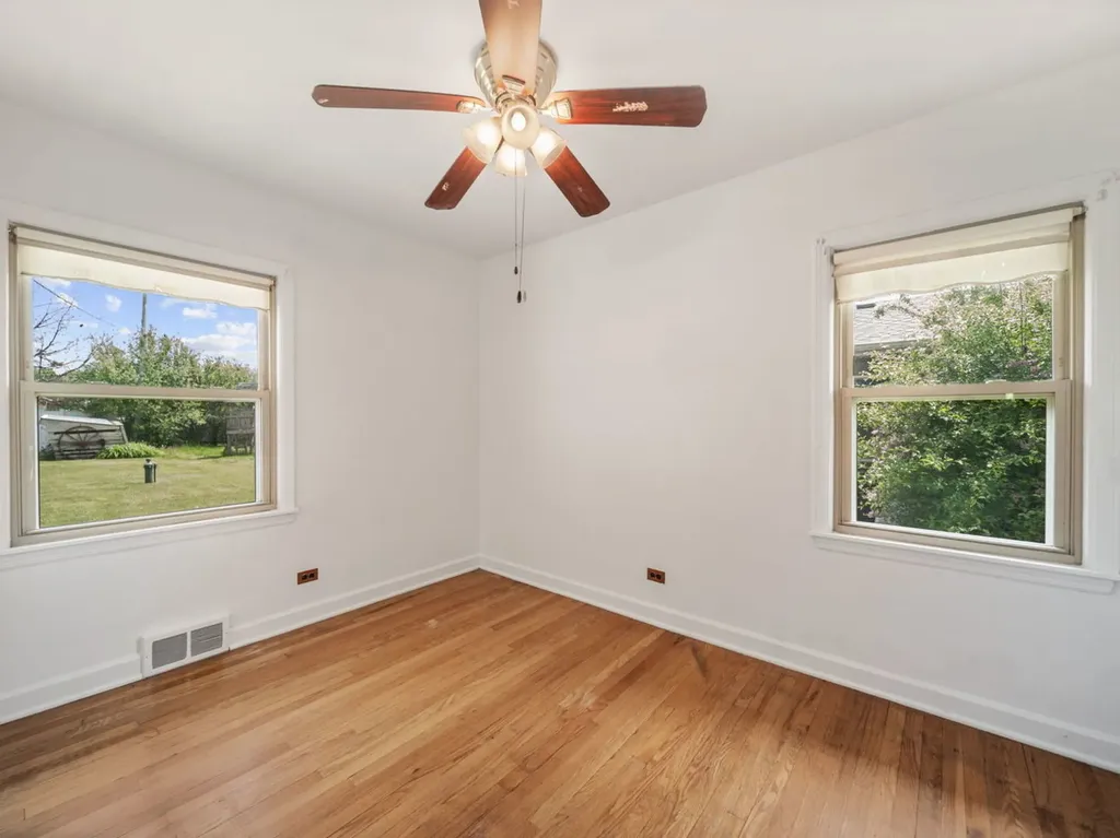 4N365 9TH Avenue Addison IL 60101