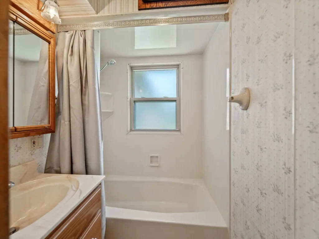 4N365 9TH Avenue Addison IL 60101