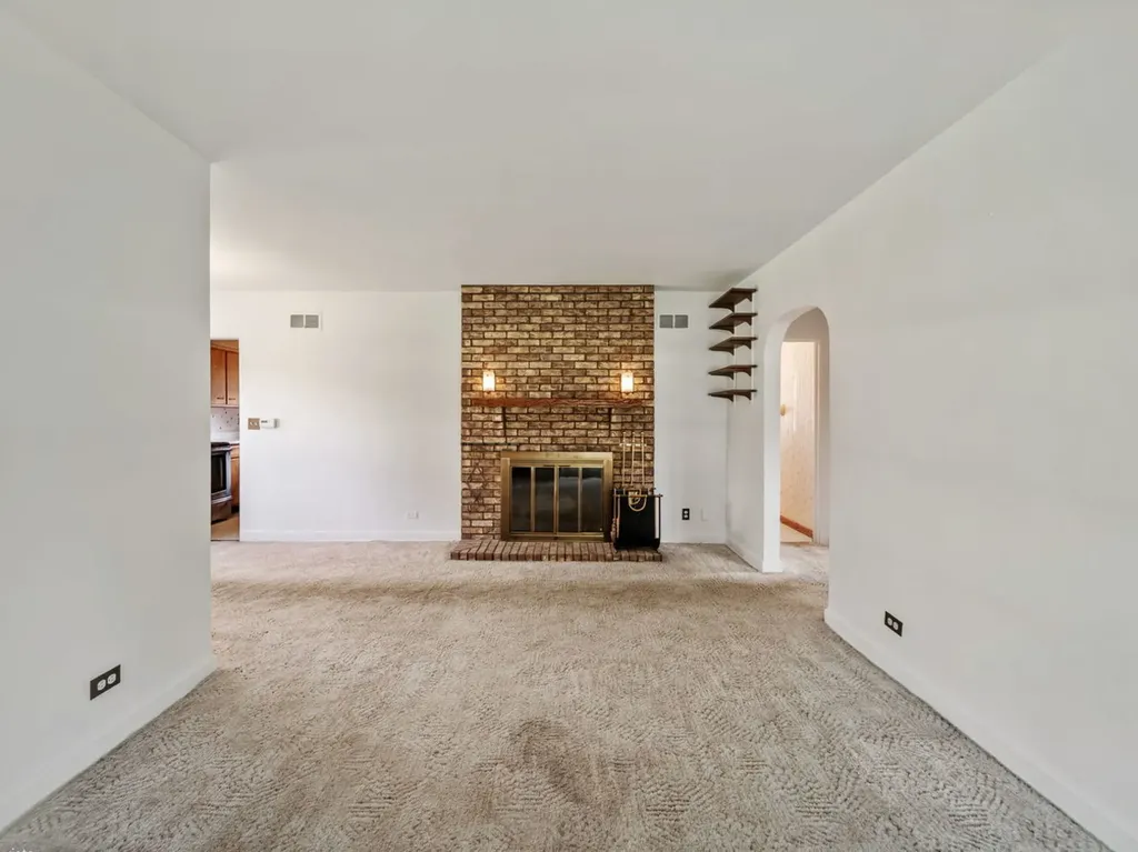 4N365 9TH Avenue Addison IL 60101