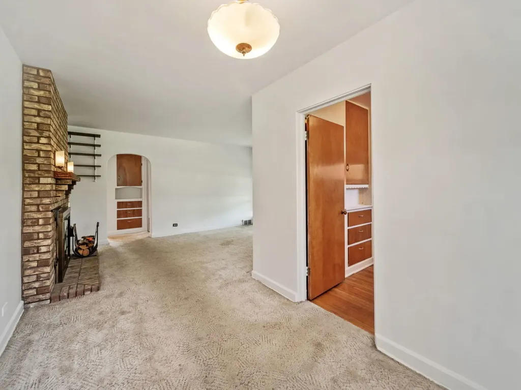 4N365 9TH Avenue Addison IL 60101