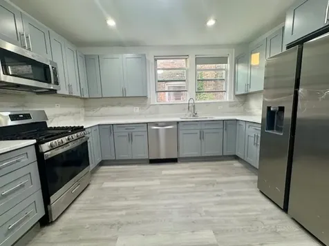 6724 North Campbell Avenue Chicago IL 60645