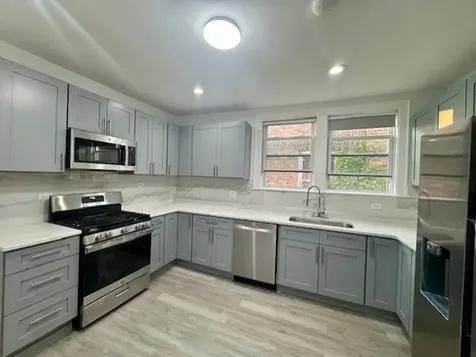 6724 North Campbell Avenue Chicago IL 60645