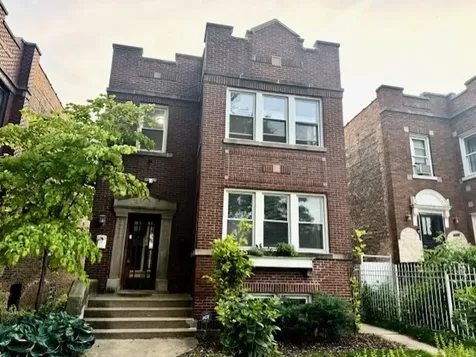 6724 North Campbell Avenue Chicago IL 60645