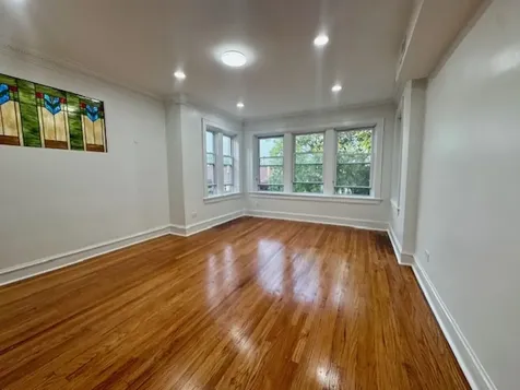 6724 North Campbell Avenue Chicago IL 60645