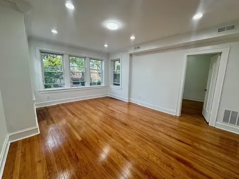 6724 North Campbell Avenue Chicago IL 60645
