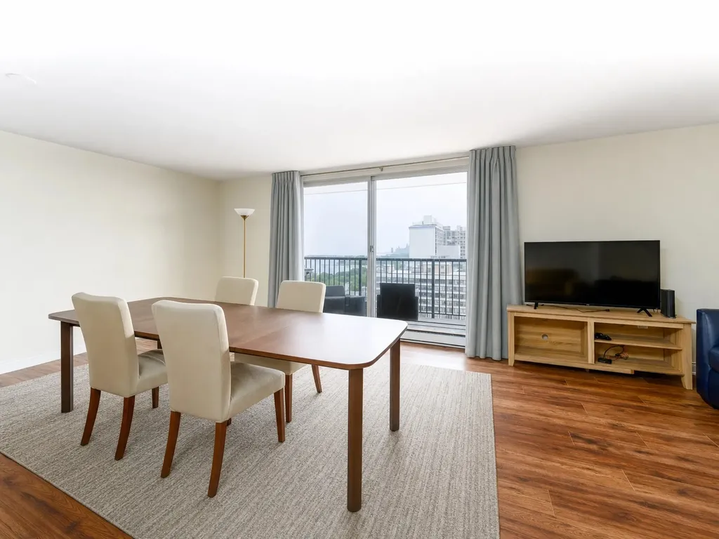 5855 North Sheridan Road Chicago IL 60660