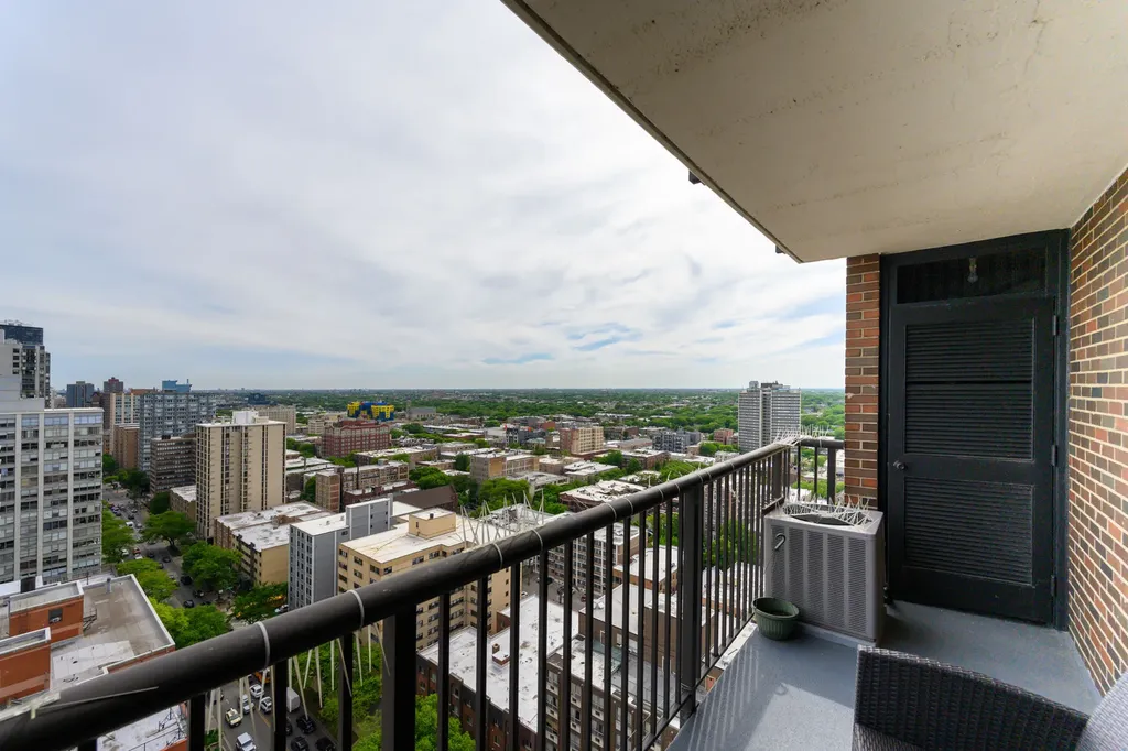 5855 North Sheridan Road Chicago IL 60660