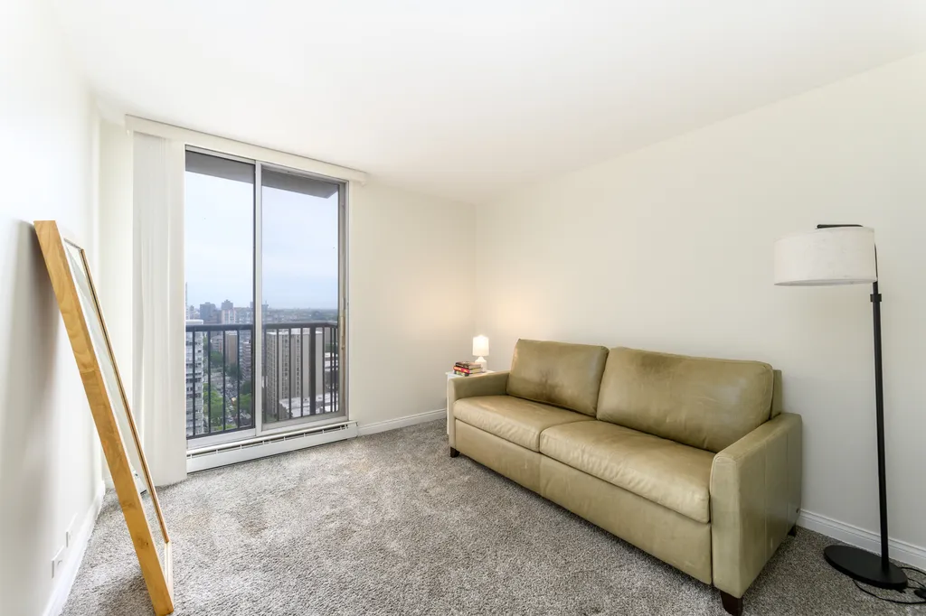 5855 North Sheridan Road Chicago IL 60660
