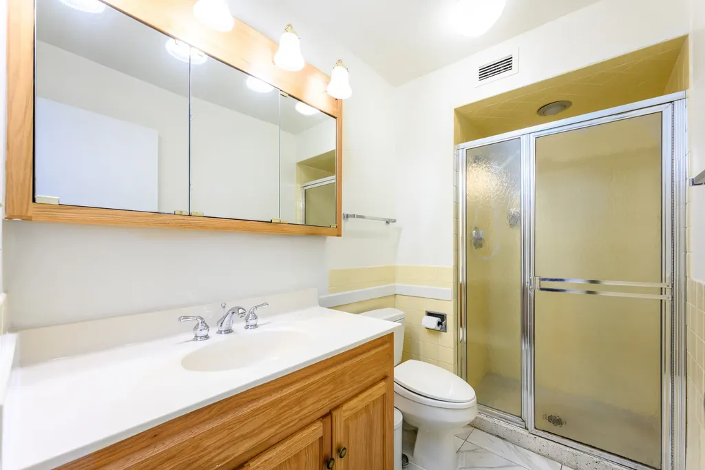 5855 North Sheridan Road Chicago IL 60660