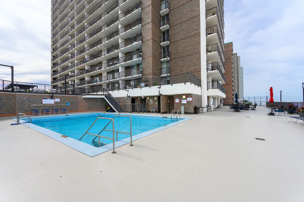 5855 North Sheridan Road Chicago IL 60660