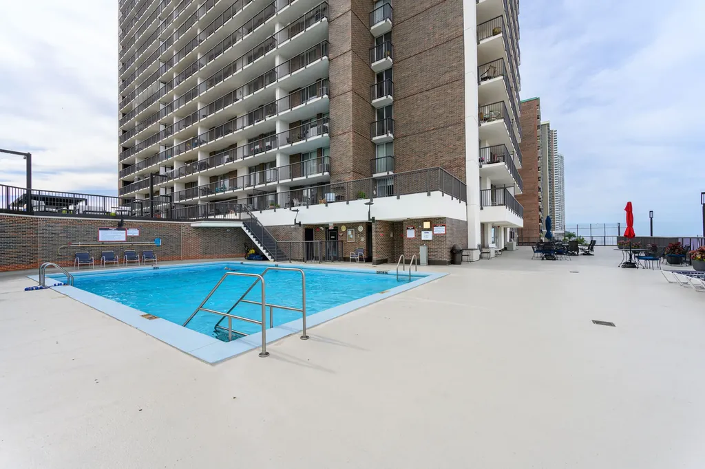5855 North Sheridan Road Chicago IL 60660