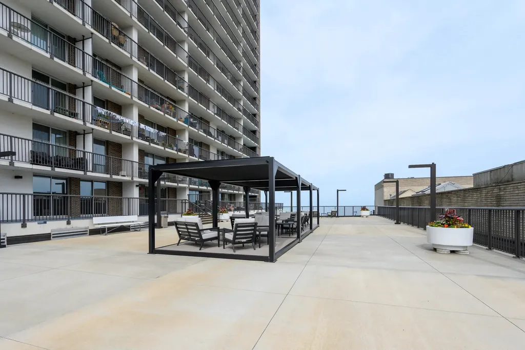 5855 North Sheridan Road Chicago IL 60660