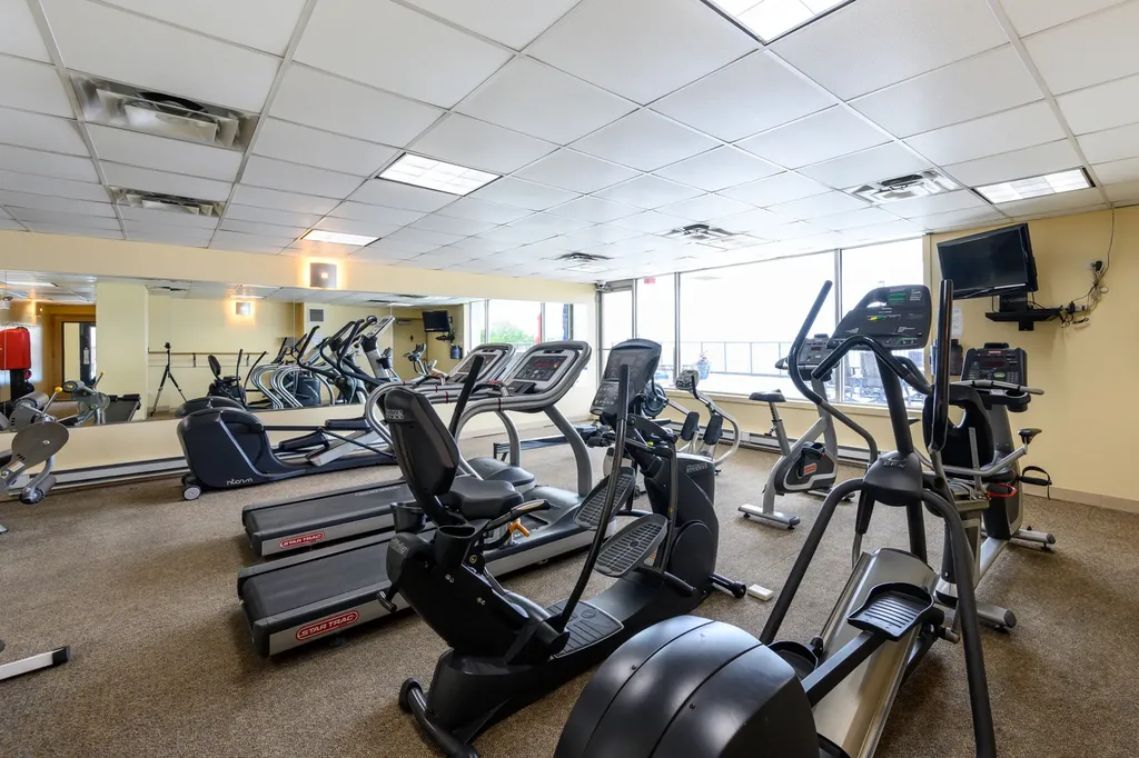 5855 North Sheridan Road Chicago IL 60660