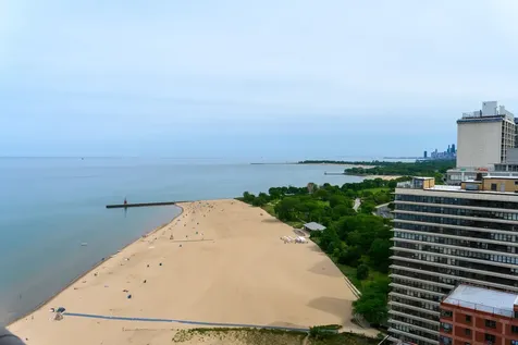 5855 North Sheridan Road Chicago IL 60660