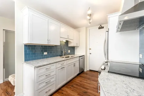5855 North Sheridan Road Chicago IL 60660