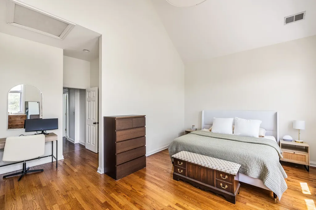 2001 West Addison Street Chicago IL 60618