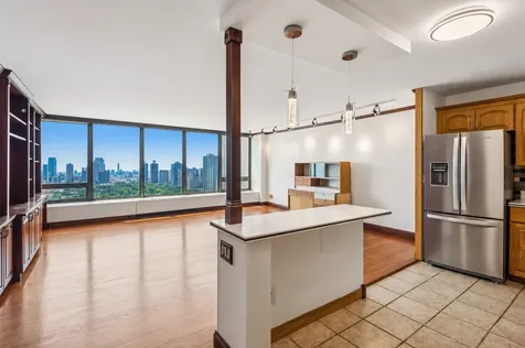 2800 North Lake Shore Drive Chicago IL 60657