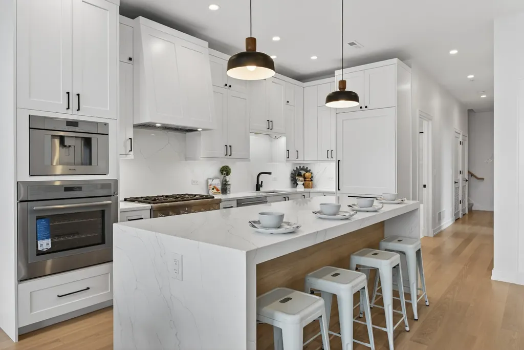 1347 West Grand Avenue Chicago IL 60642