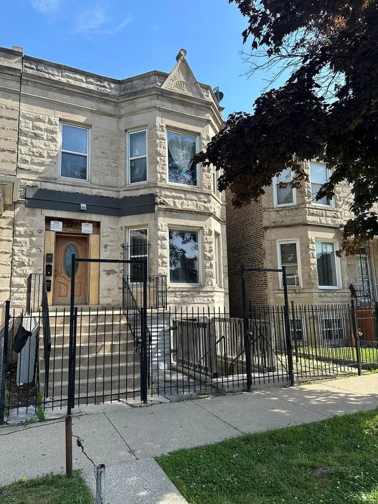 3712 West Grenshaw Street Chicago IL 60624