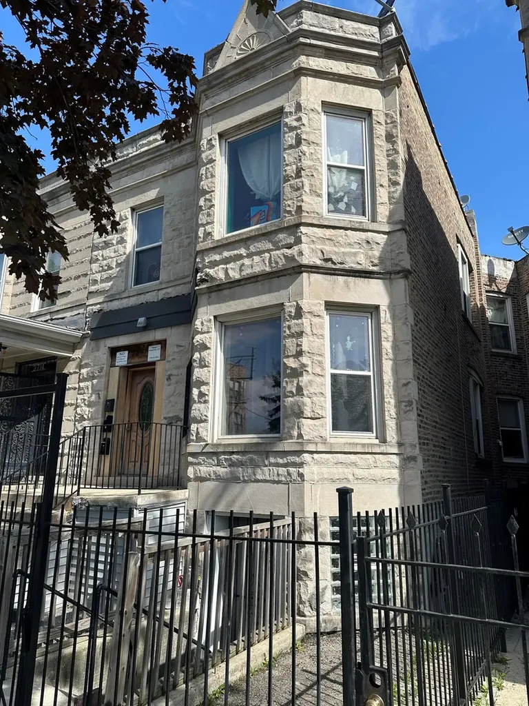 3712 West Grenshaw Street Chicago IL 60624