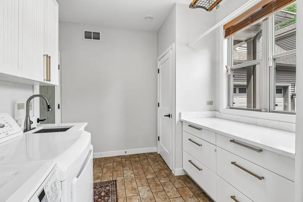 200 Sunset Court Lake Zurich IL 60047