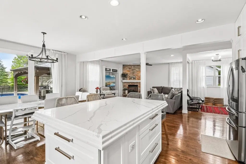 200 Sunset Court Lake Zurich IL 60047