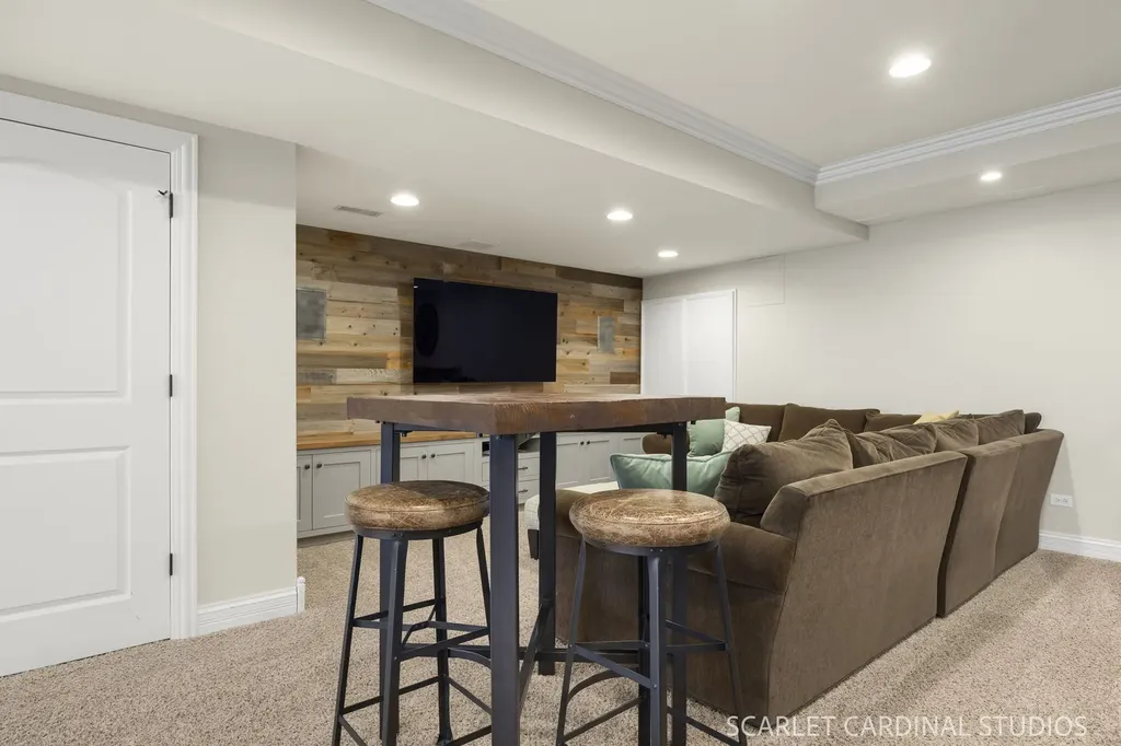 616 East Willow Avenue Wheaton IL 60187