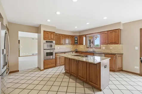 2208 Shetland Road Inverness IL 60010