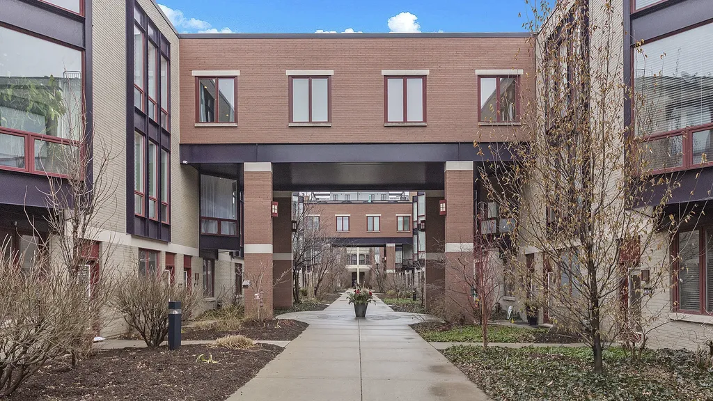 1244 West Cottage Place Chicago IL 60607