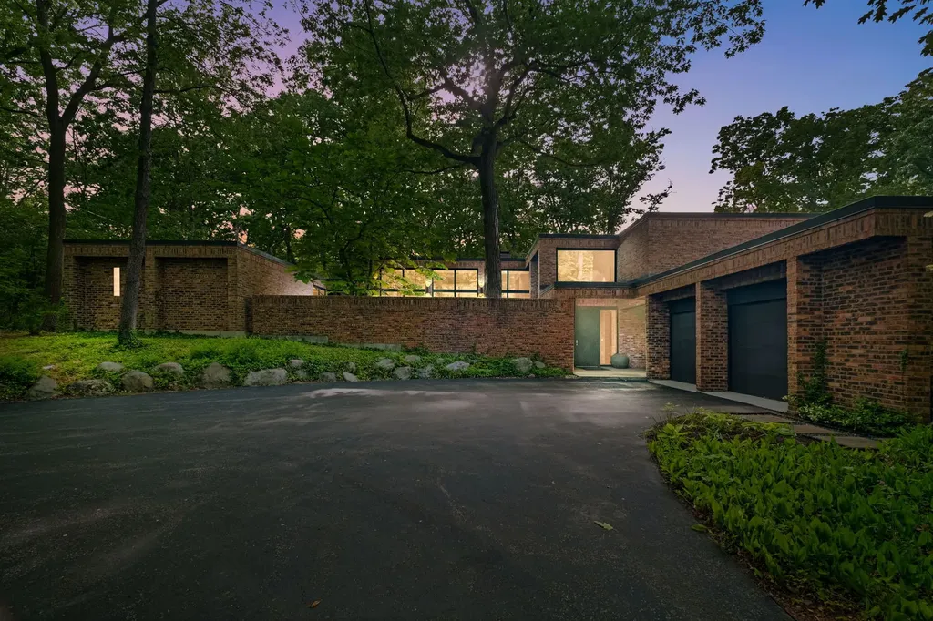 3290 Brook Road Highland Park IL 60035