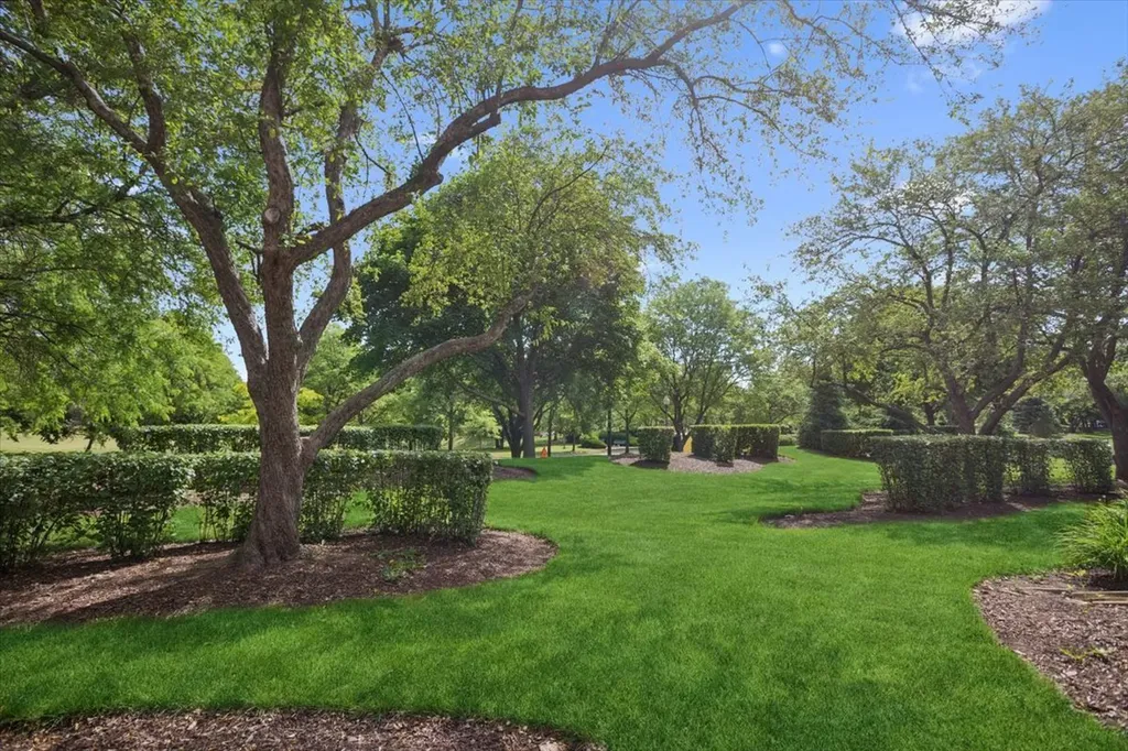 33 Ashburn Court Schaumburg IL 60193