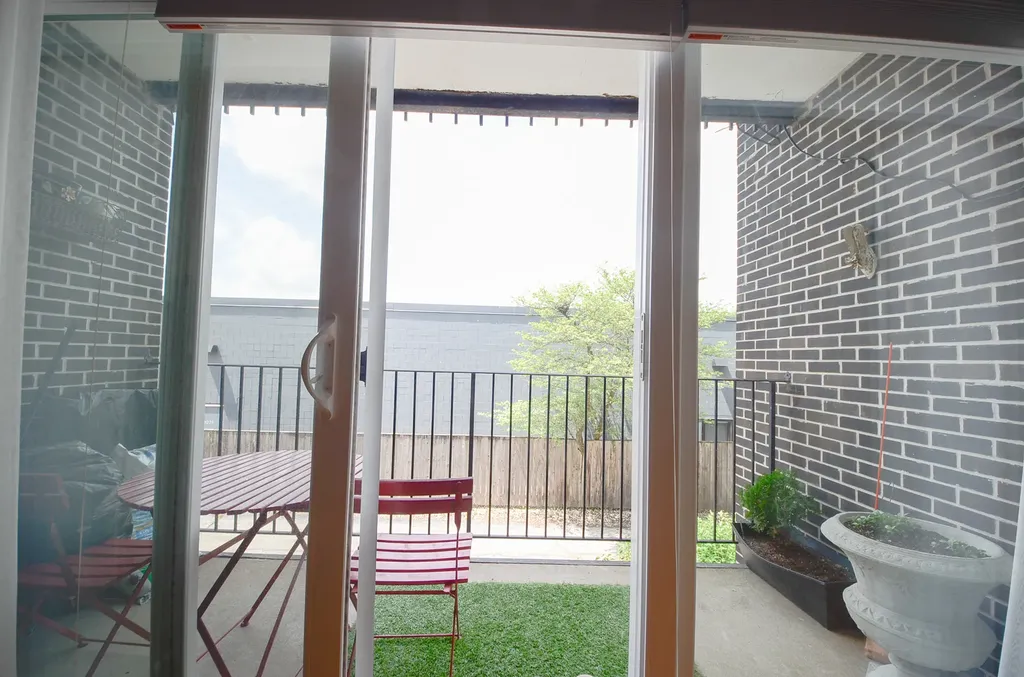 4718 Russett Lane Skokie IL 60076