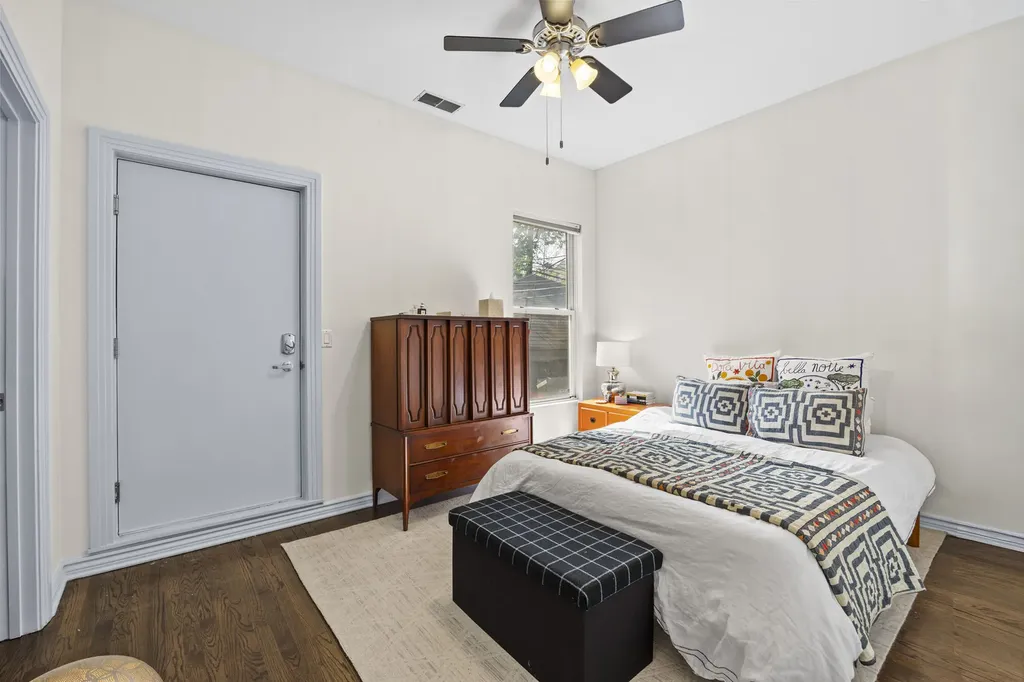 3053 North Clifton Avenue Chicago IL 60657