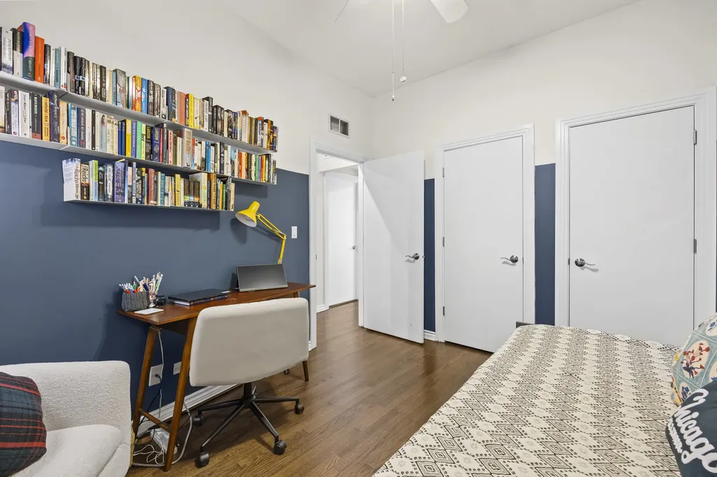 3053 North Clifton Avenue Chicago IL 60657