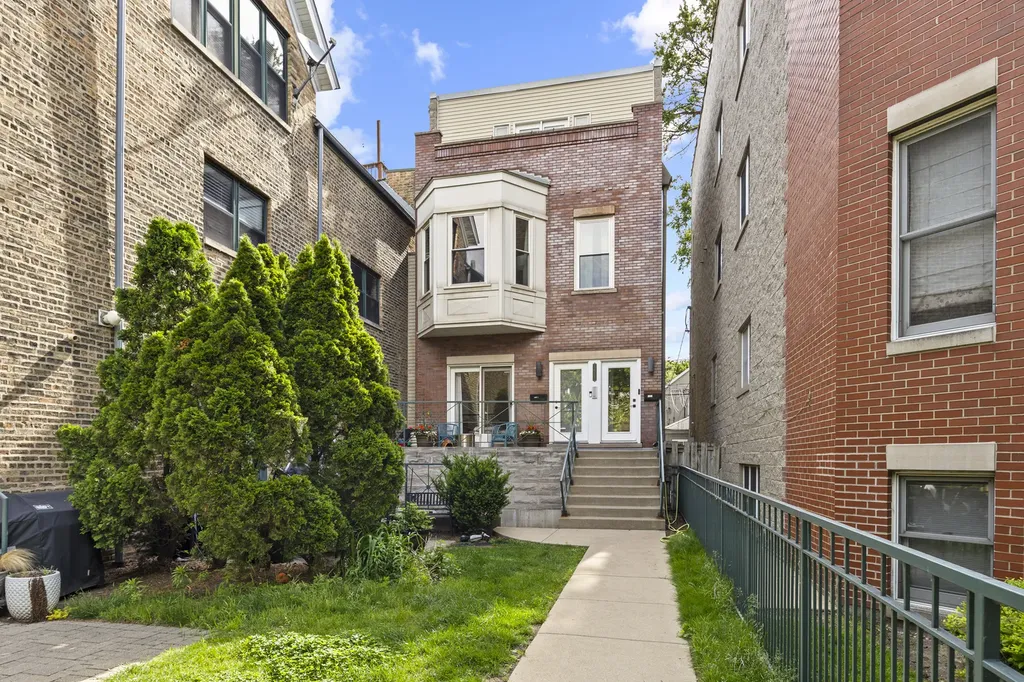 3053 North Clifton Avenue Chicago IL 60657