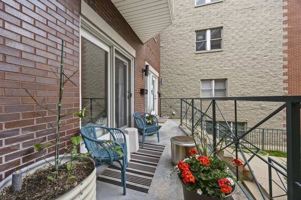 3053 North Clifton Avenue Chicago IL 60657