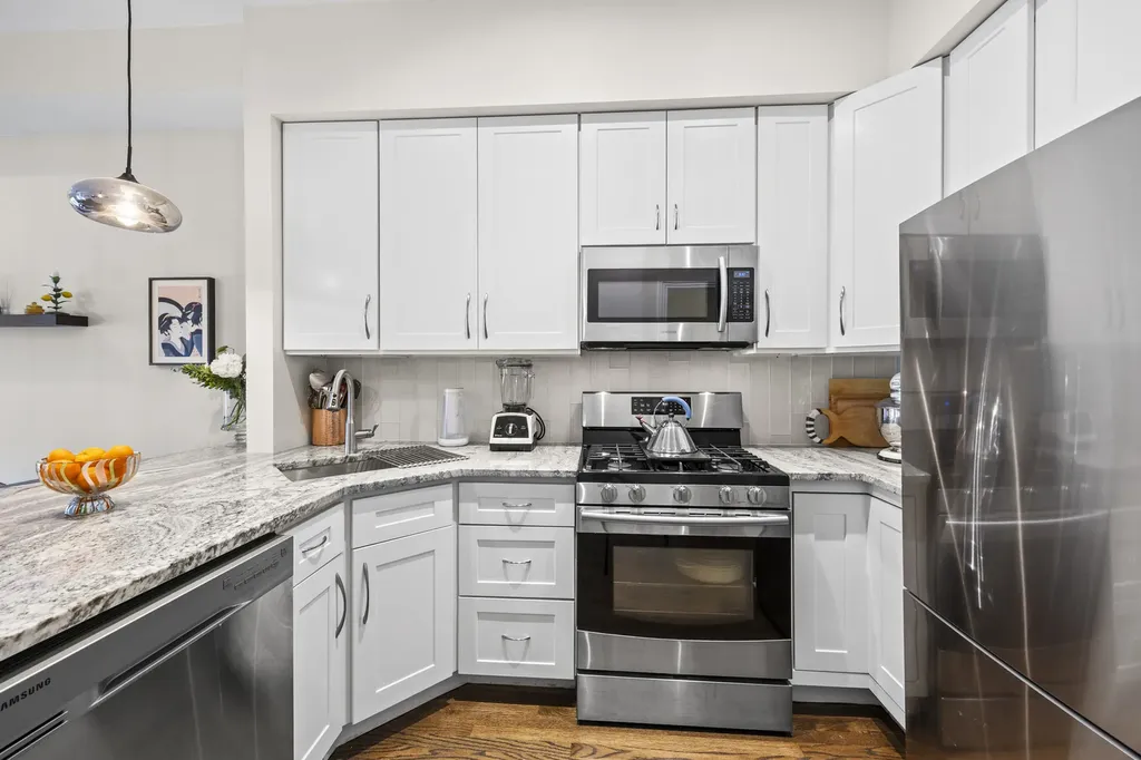 3053 North Clifton Avenue Chicago IL 60657